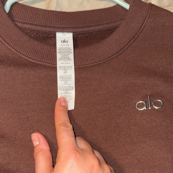 LIKE NEW ALO ACCOLADE CREW PULLOVER - Picture 3 of 3